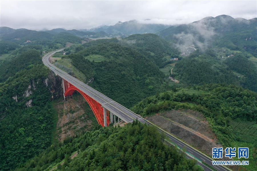 #（經(jīng)濟(jì)）（1）湖北宣鶴、建恩高速建成通車