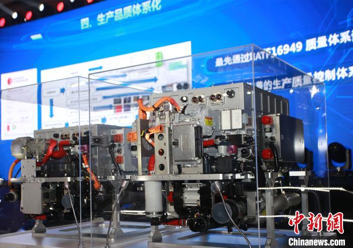 “國鴻氫能”鴻途G系列燃料電池新產品亮相廣東佛山。　程景偉 攝
